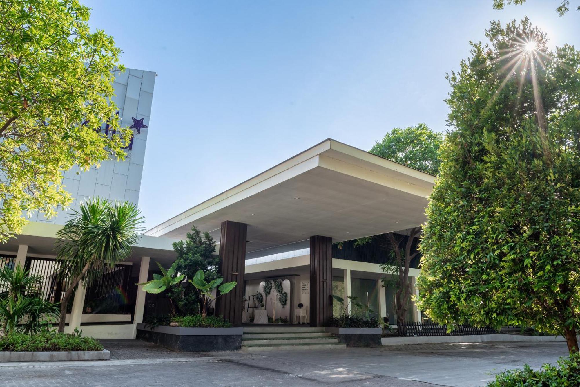 Estrella Hotel&Conference Luwuk Exterior foto